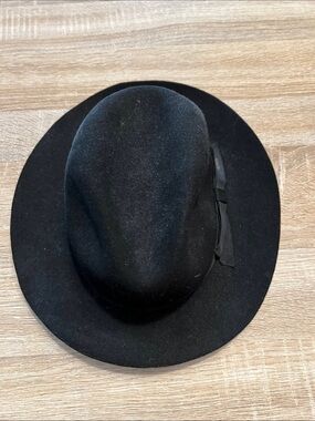 Scala Wool Hat - Black Exterior with Burgundy Lining, size L 🎩🐈‍⬛